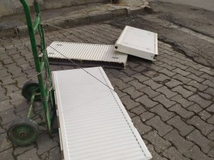 Çaldığı Kalorifer Peteklerini El Arabası İle Götürürken Yakalandı