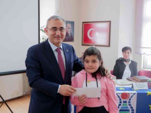 En Çok Kitap Okuyan Öğrenciler Ödüllendirildi