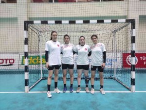 Toprak Sahadan Milli Takıma Uzandılar