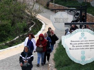 Özlem Ve Hasretin Dile Geldiği Mani Yolu