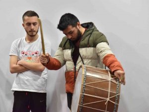 Ramazan Öncesi Davulcular Maniler Eşliğinde Hünerlerini Sergiledi