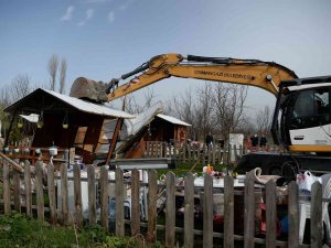 Osmangazi’de Kaçak Hobi Evi Yıkımları Sürüyor