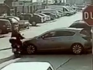 Otomobil İle Motosikletin Kazası Kamerada