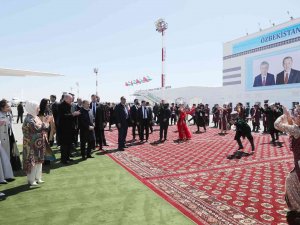 Erdoğan, Ürgenç Havaalanı’nda Törenle Karşılandı