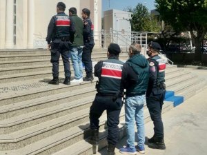 Fethiye’de 2 Eve Girdiler, Jasat’tan Kaçamadılar
