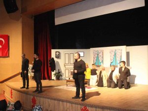 Kilis’te “Darısı Başımıza” İsimli Tiyatro Oyunu Sergilendi