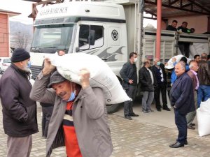 Arıcılara Çuval Çuval Şeker Dağıtıldı