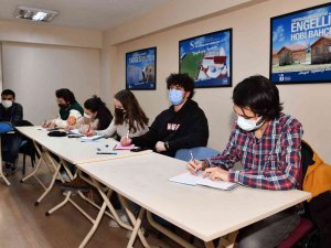 Gençler Tepebaşı’nda Yabancı Dil Öğreniyor