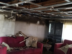Biga’da Üç Katlı Ev Küle Döndü