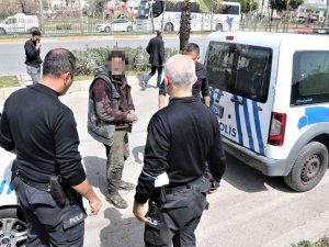 Üzeri Çamurlu Halde Kanalizasyondan Çıkartılan Hırsızlık Şüphelisi: “Yüzmek İçin Girmiştim”