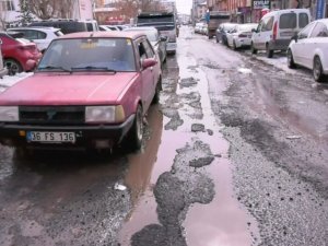 Kars’ta Yollar Köstebek Yuvasına Döndü