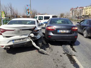 Sultangazi’de Zincirleme Trafik Kazası: 1 Kişi Yaralandı
