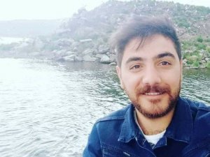 Okulda Asansöre Sıkışarak Hayatını Kaybeden Görevli Gözyaşlarıyla Toprağa Verildi