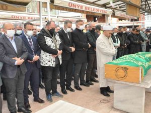 ’Zeytinci Ali Dayı’ Olarak Tanınan Ünyeli Esnaf, Son Yolculuğuna Uğurlandı