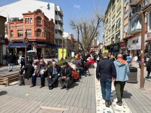 Güneşi Gören Kendini Dışarı Attı