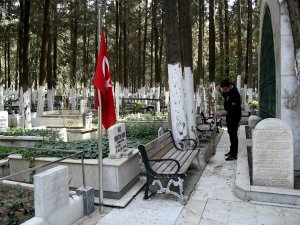 Kuşadası’ndaki Mezarlıklarda Bakım Ve Onarım Çalışması Yapılıyor
