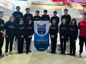 Sanko Okullarının Kız Ve Erkek Yüzme Takımı Bölge İkincisi Oldu