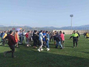 Yumruklu Kavgada Futbolculardan Biri Hastanelik Oldu