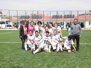 Van Büyükşehir Belediye Kadın Futbol Takımı İlk Maçında Galip Geldi