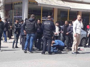 Otomobille Çarpışan Motosiklet Sürücüsü Ağır Yaralandı