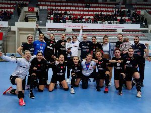 Türkiye Kadınlar Hentbol Süper Ligi: Kastamonu Belediyespor: 36 - İ̇zmir Büyükşehir Belediyespor: 32