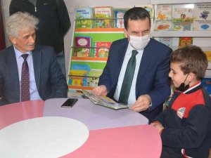 Kütüphaneye Hayat Katanlar Ödüllendirildi