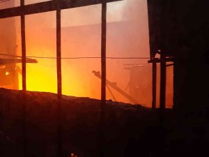 Tarsus’ta 2 Metruk Evde Çıkan Yangın Korku Dolu Anlar Yaşattı