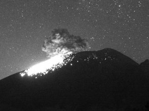 Meksika’daki Popocatepetl Yanardağı’nda Patlama