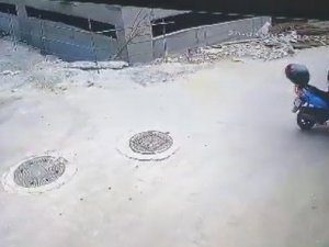 Motosiklet Kullanmayı Bilmeyen Ve Motosiklet Çalan Hırsızın Komik Anları Kameralarda