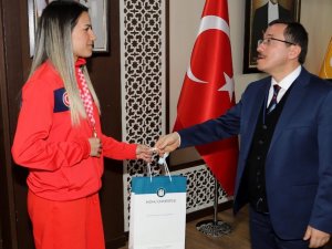 Avrupa Şampiyonu’na Hediye