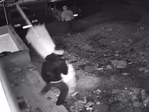 Şemsiye Hırsızları Önce Kameraya Sonra Polise Yakalandı