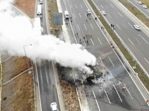 Tuzla’da Otomobil Tıra Çarptı, Çarpışmanın Ardından Tır Ve Otomobil Alev Alev Yandı
