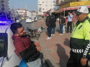Hurdaya Ayrılan Motosiklet İle Kaza İzlerken Yakalandı, Polise "Bu Defa Görmezden Gelin" Dedi