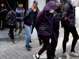 Hırsızlar Çaldıkları Eşyaları Yükleyip Kaçarken Suçüstü Yakalandı
