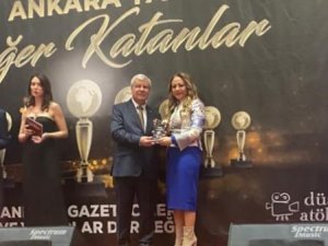 Rektör Karabulut’a Ödül