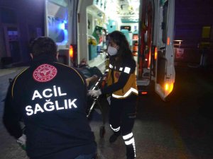 Dur İhtarına Uymayan Otomobil Bekçilerin Üzerine Sürdü: 2 Bekçi, 1 Vatandaş Yaralı