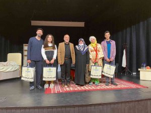 “Hayatlarımız Sallanmasın’’ İsimli Tiyatro Oyunu Malatya’da Sahnelendi