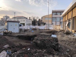 Sinop Meydan Projesi Kazısında Tarihi Mezar Çıktı