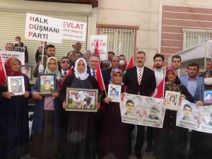 Cumhurbaşkanı Başdanışmanı Minder, Evlat Nöbetindeki Ailelerle Buluştu
