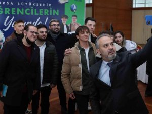 Üniversiteliler Burslarına Kavuşuyor