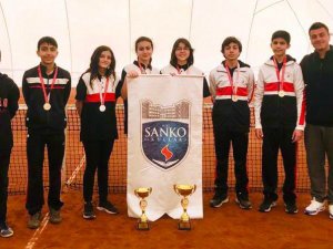 Sanko Okulları Öğrencilerinin Tenis Başarısı