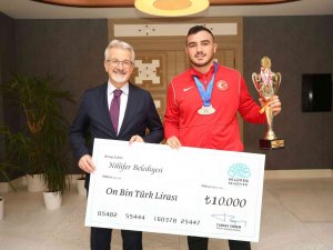 Adil Mısırcı Avrupa’dan Madalya İle Döndü