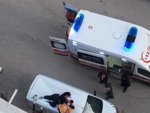 4’ncü Kattan Aracın Üzerine Düşen Kadın Ağır Yaralandı