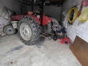 Traktörle Duvar Arasına Sıkışan Kişi Kurtarılamadı