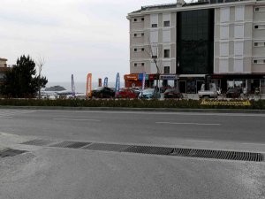 Kuşadası’nda Hırsızlar Yağmur Suyu Izgaralarına Dadandı
