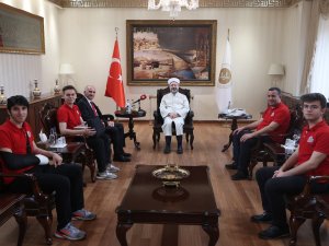 Diyanet İ̇şleri Başkanı Erbaş, 2021 Teknofest Birincisi Öğrencileri Kabul Etti