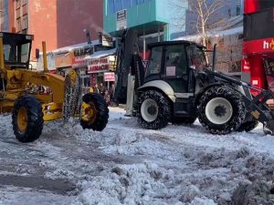 Ardahan’dan Belediyeden Sokaklarda Kar Temizliği