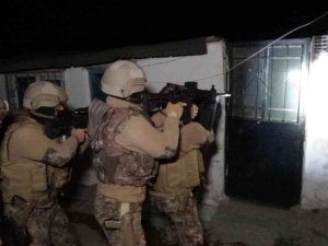 Balıkesir’de Bin Polisin Katılımıyla Helikopter Destekli Huzur Operasyonu Düzenlendi