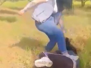 Erkek Arkadaşıyla Görüşen Genç Kızı Tekme Tokat Dövüp, Cep Telefonuyla Da Kaydettirdi