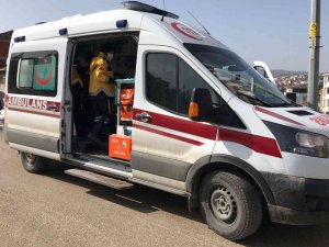 Bilecik’te Taksi İle Otomobil Çarpıştı, 1’i Bebek 2 Kişi Yaralandı